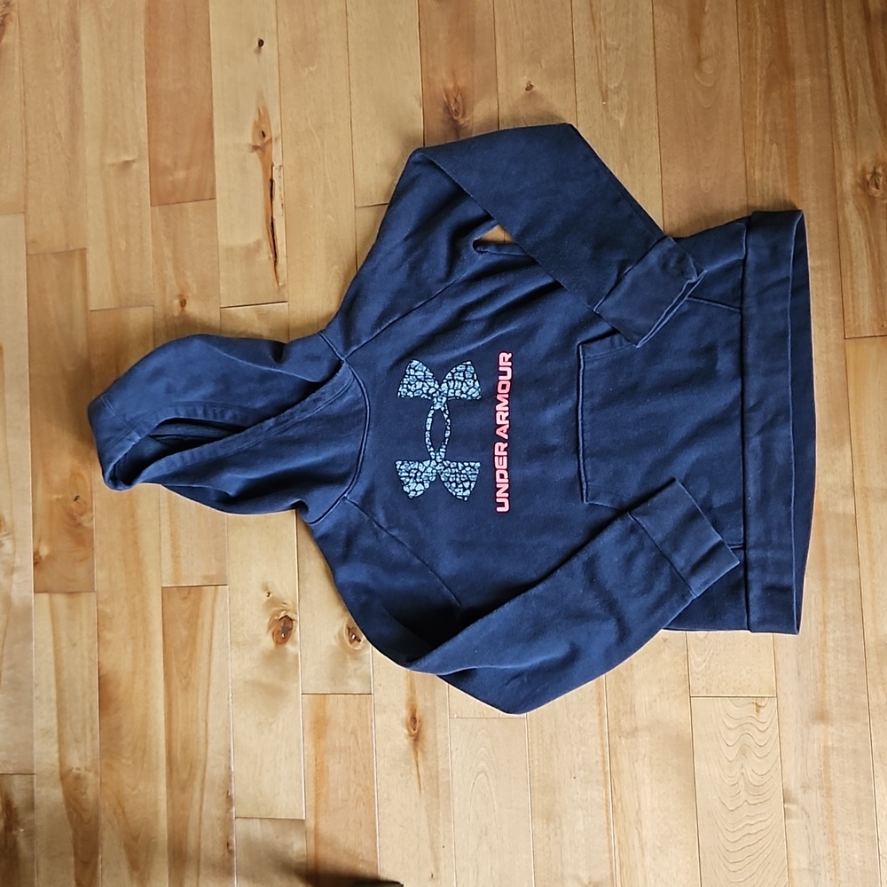 Medium Under Armour boys black‎ loose fit hoodie